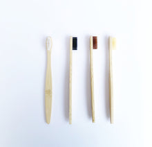 Cargar imagen en el visor de la galería, Cepillos de Dientes Adulto - Filamentos Suaves
