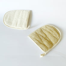 Cargar imagen en el visor de la galería, Mitón Exfoliante de Luffa
