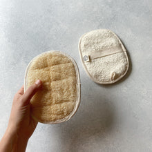 Cargar imagen en el visor de la galería, Manopla Exfoliante de Luffa

