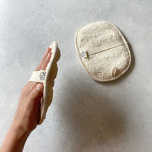 Cargar imagen en el visor de la galería, Manopla Exfoliante de Luffa
