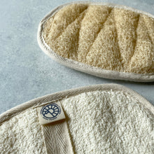 Cargar imagen en el visor de la galería, Manopla Exfoliante de Luffa
