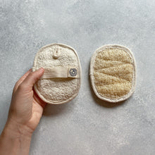 Cargar imagen en el visor de la galería, Manoplita Exfoliante de Luffa
