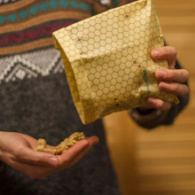 Cargar imagen en el visor de la galería, Envoltorio + Bolsa Reutilizable Snack Pack
